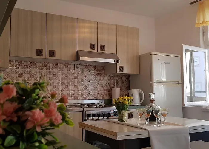 Ana 2 * מאקרסקה