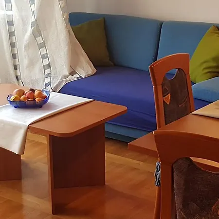 Ana 2 * Μακάρσκα